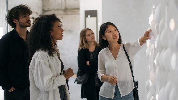 Focus sur les expériences immersives qui révolutionnent les loisirs urbains