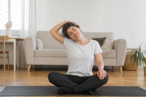 Découvrir la gym douce à la maison : bienfaits et conseils pour débuter