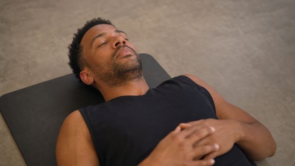 L’importance du repos dans un programme fitness : pourquoi les jours off comptent vraiment