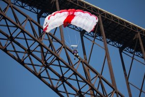 Base jump : l’adrénaline pure qui vous fait voir le monde d’en haut