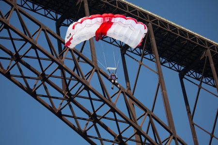 Base jump : l’adrénaline pure qui vous fait voir le monde d’en haut