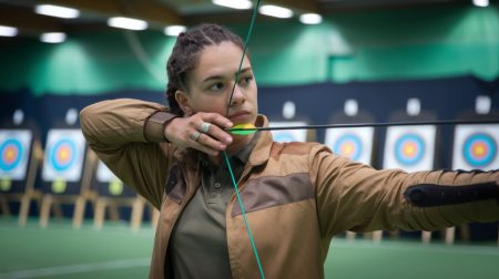 Concentration et précision : pourquoi le tir à l’arc en salle est un sport à adopter