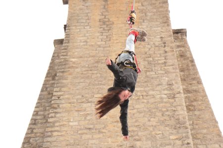 Un bond dans l'inconnu : pourquoi le saut à l’élastique défie toutes vos limites
