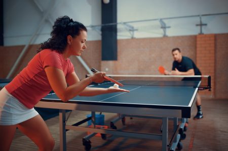 Sur la table, le ping-pong révèle des réflexes insoupçonnés