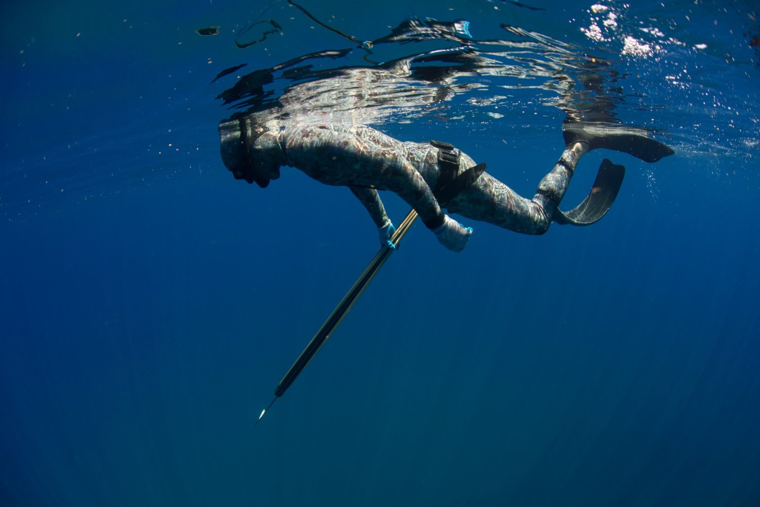 Plongée et précision : découvrez pourquoi la chasse sous-marine est un sport aquatique à part