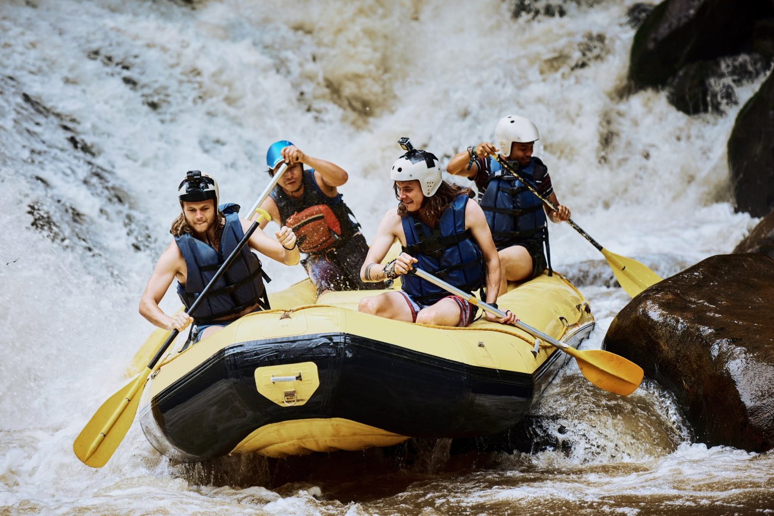 Vagues, rapides et camaraderie : le rafting, l'aventure à plusieurs sur l'eau